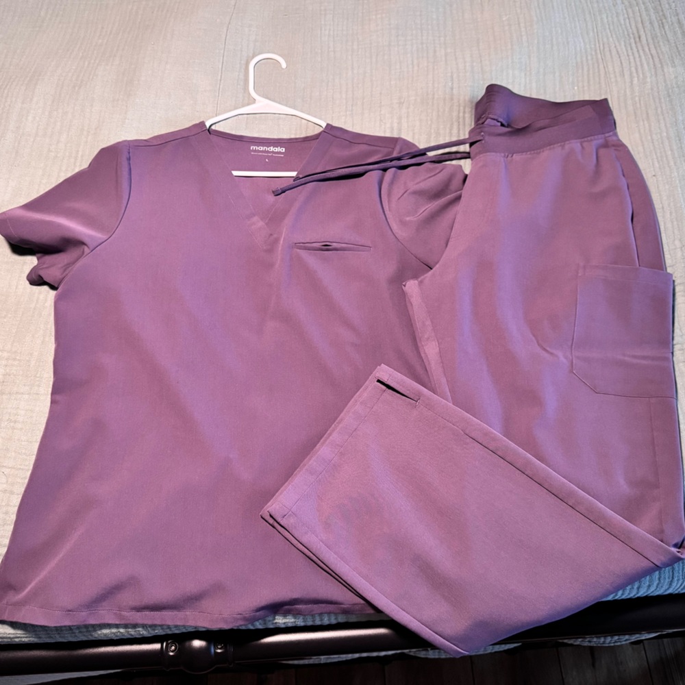 Mandala scrub Large Lavender NWOT